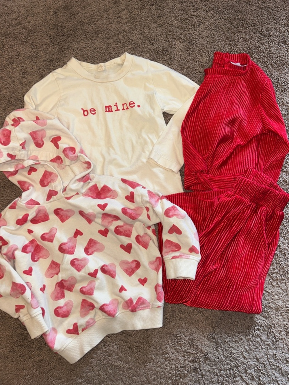 Toddler girls 3T Valentine’s Day “be mine” top,hearts sweatshirt &red ribbed set
